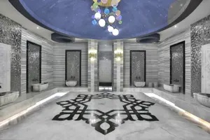 Hamam of spa-ruimte in Long Beach Alanya met marmeren afwerking.